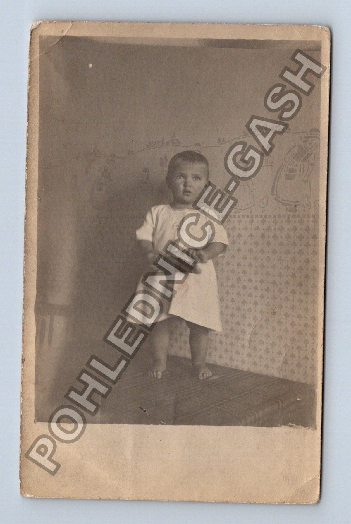 Stará fotografie Dítě v ateliéru (M38624)
