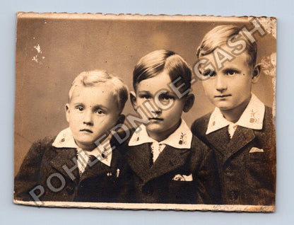 tři chlapci ateliérová fotografie (M38630)
