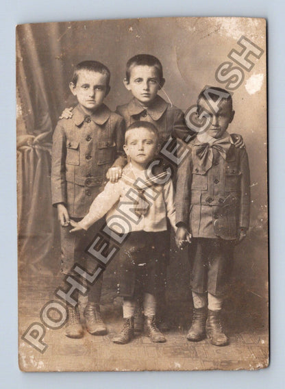 Pohlednice Čtyři chlapci v ateliéru (M38631)