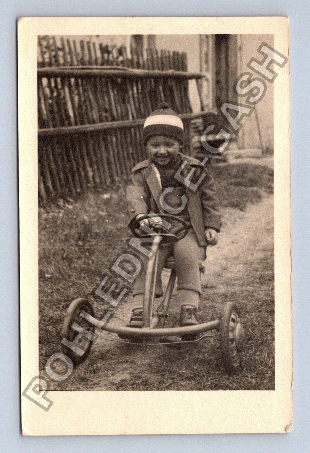 Stará fotografie Dítě na tříkolce (M38645)