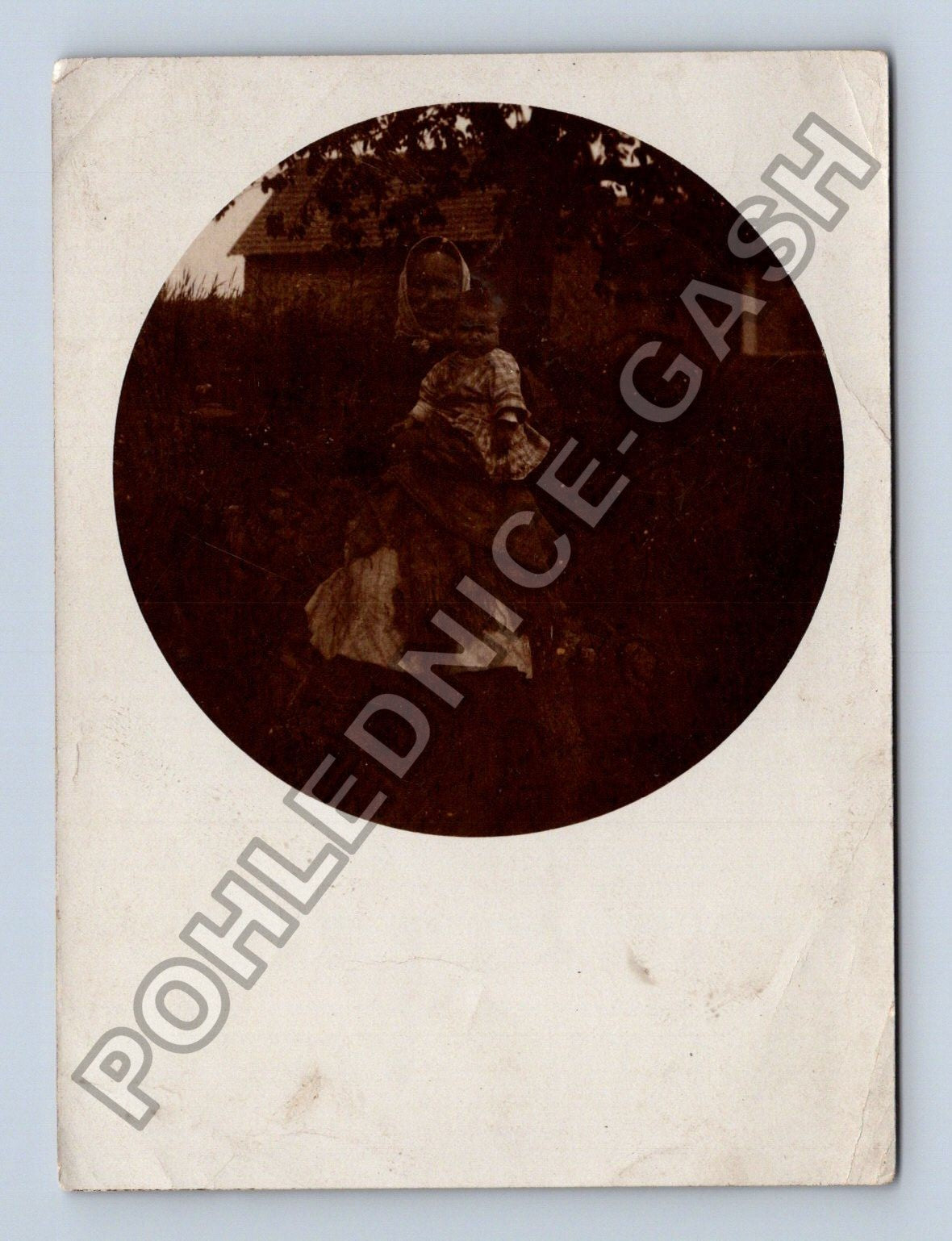 Stará fotografie Dítě v zahradě (M38657)
