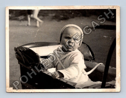 Stará fotografie Dítě v kočárku (M38681)