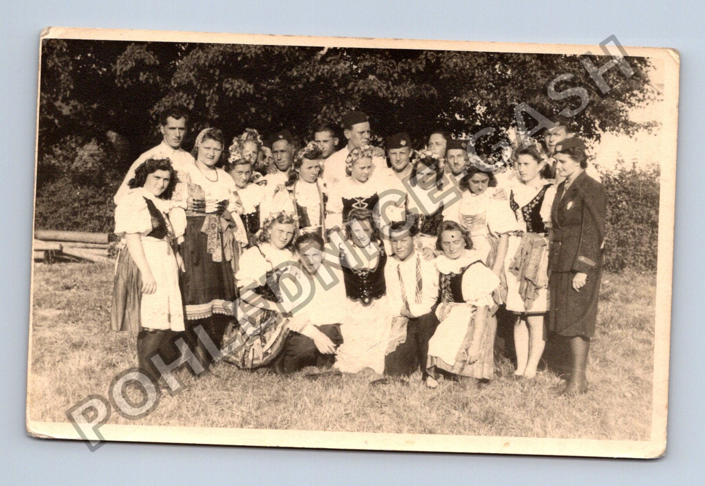 Skupinová fotografie krojovaní lidé (M38687)