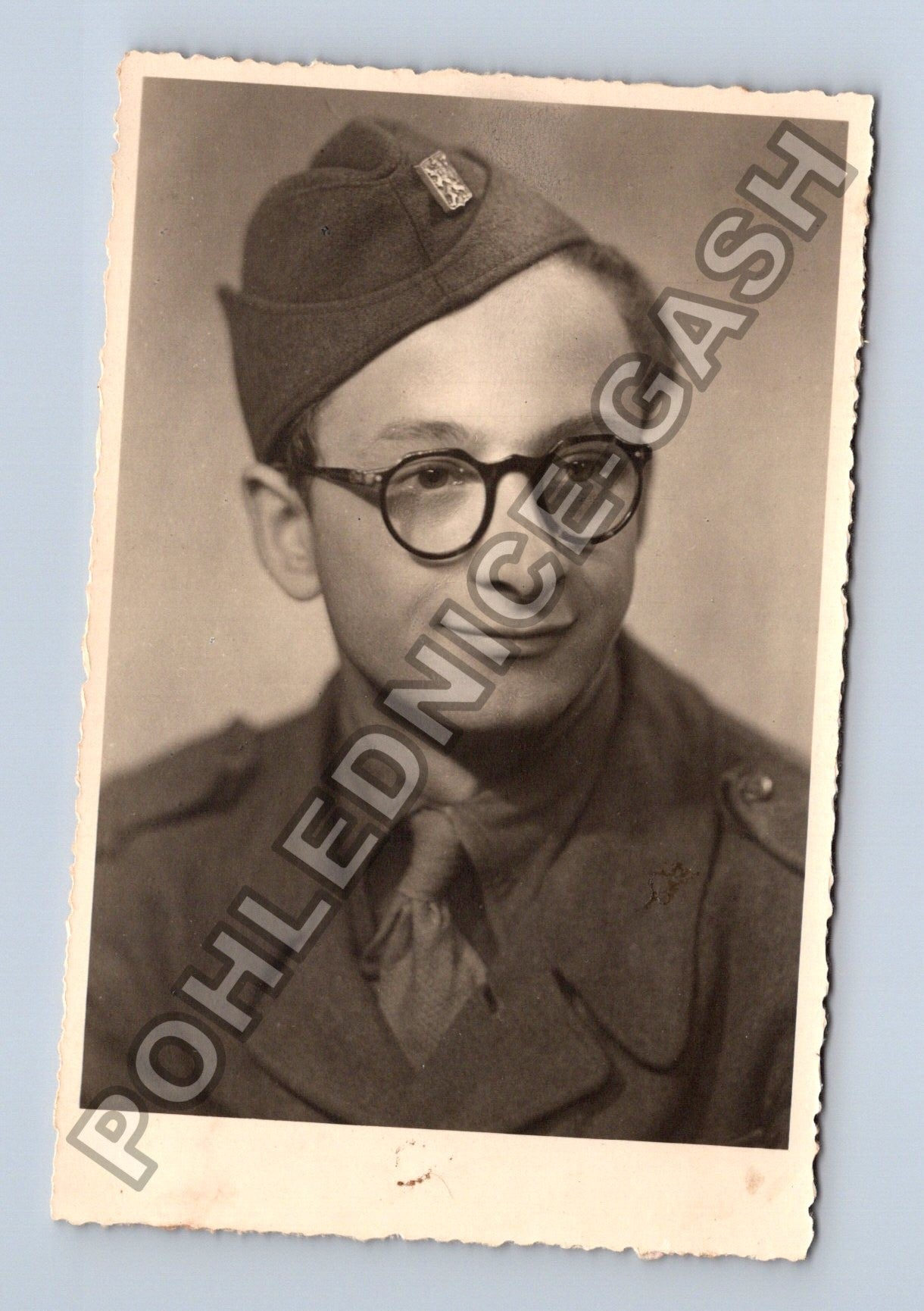 Stará fotografie portrét vojáka s brýlemi uniforma (M38703)