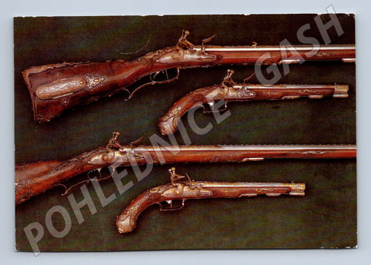 Pohlednice historické zbraně – pistole a pušky Suhl (M3882)