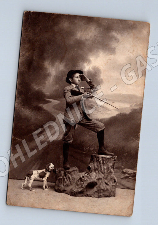 Pohlednice kluk a pes – ateliér Urbán Přelouč (M3883)