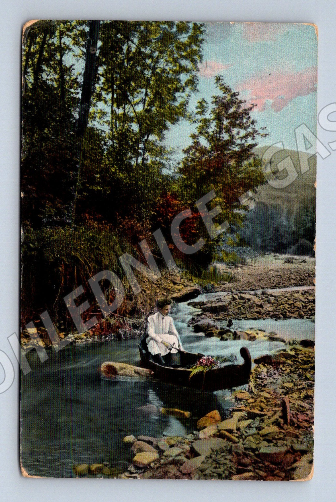 Pohlednice dívka v loďce – kolorovaný motiv (M3889)