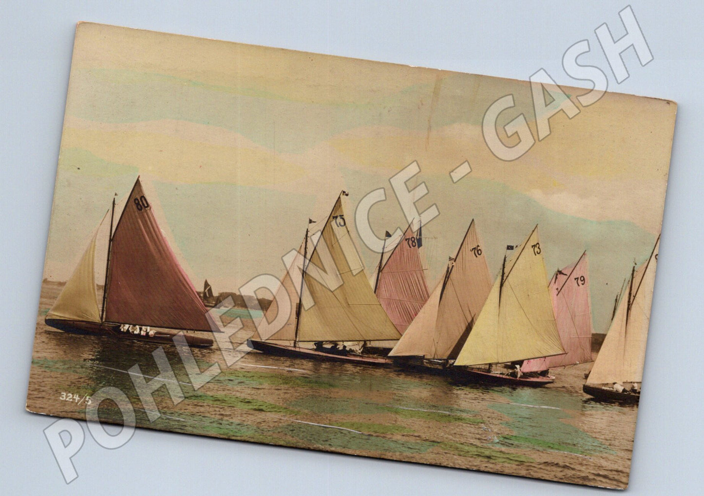Pohlednice plachetnice – kolorovaná závodní scéna (M3890)