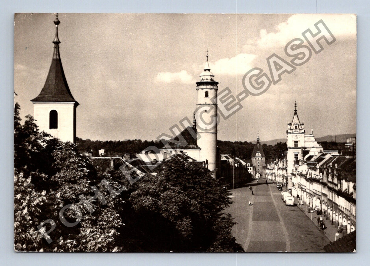 Pohlednice Domažlice náměstí s věžemi (M38915)