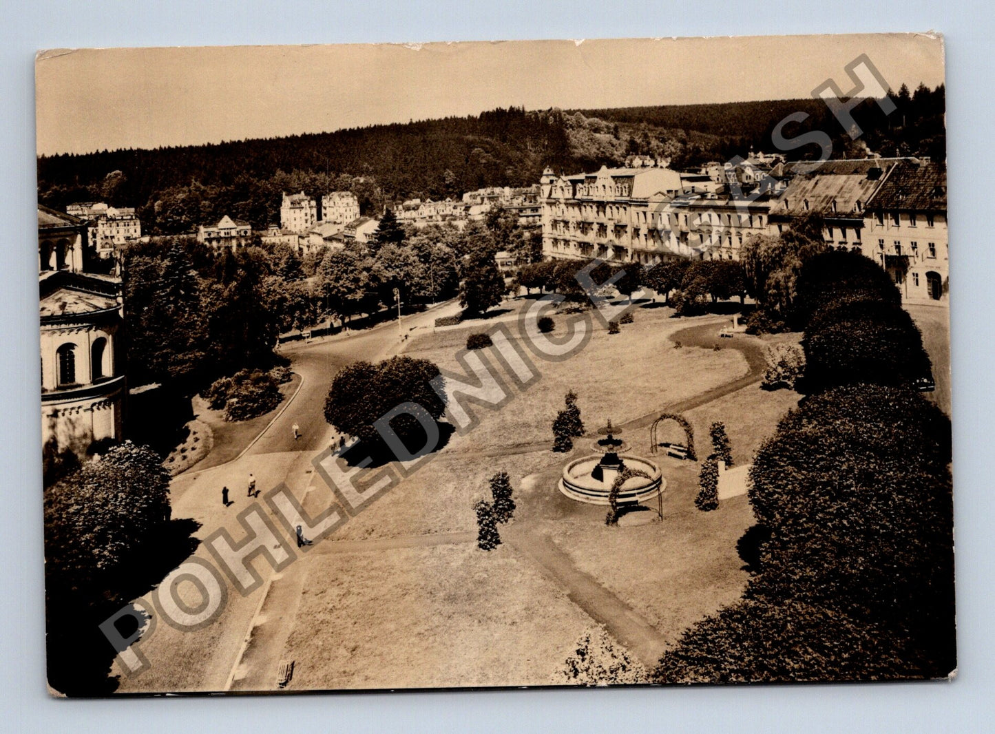 Pohlednice Mariánské Lázně park s fontánou 1954 (M38933)