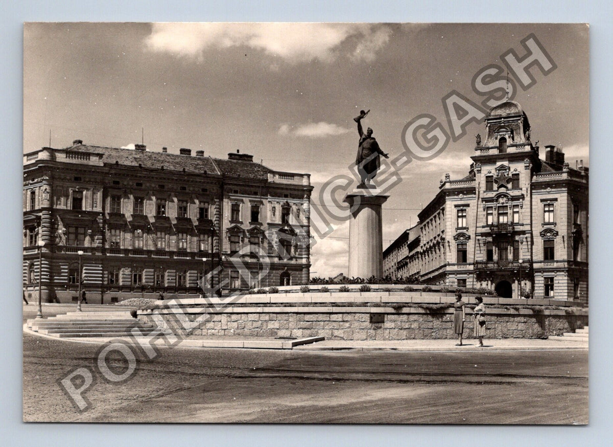 Pohlednice Znojmo Stalinovo náměstí pomník Rudé armády (M38951)