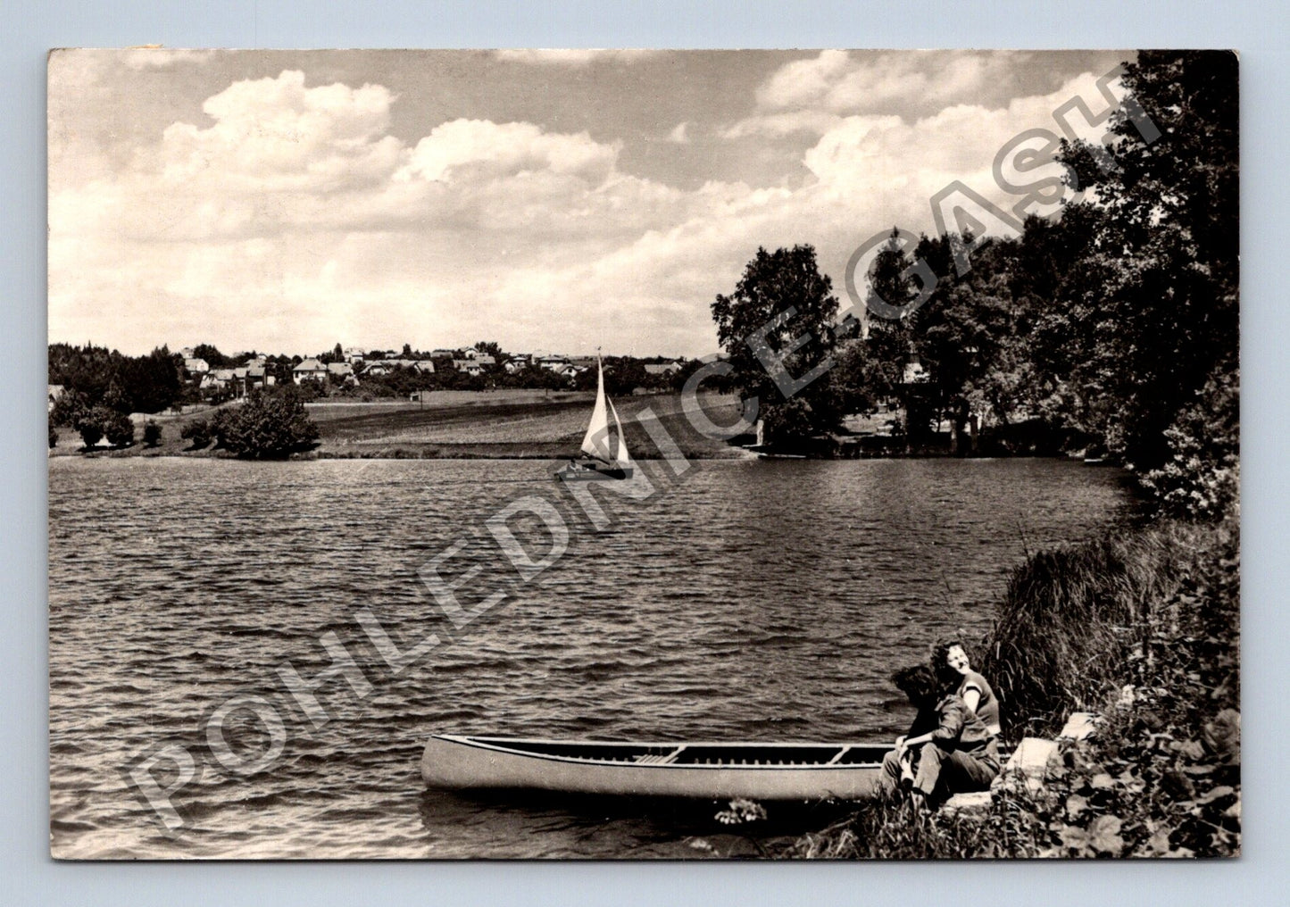 Pohlednice Vyhlídka jezero loďka plachetnice Černokostelecko (M38959)