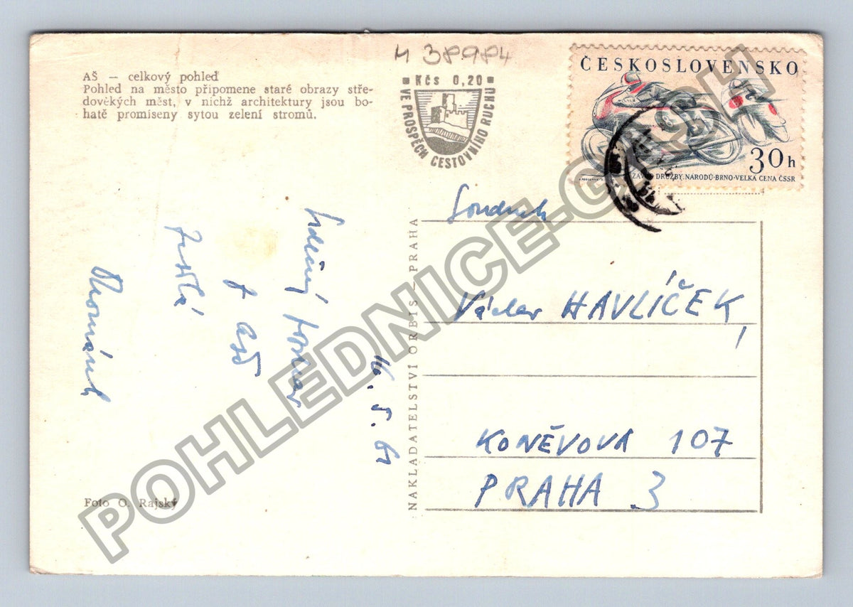 Pohlednice celkový pohled na město s kostelem a zámkem (M38984)
