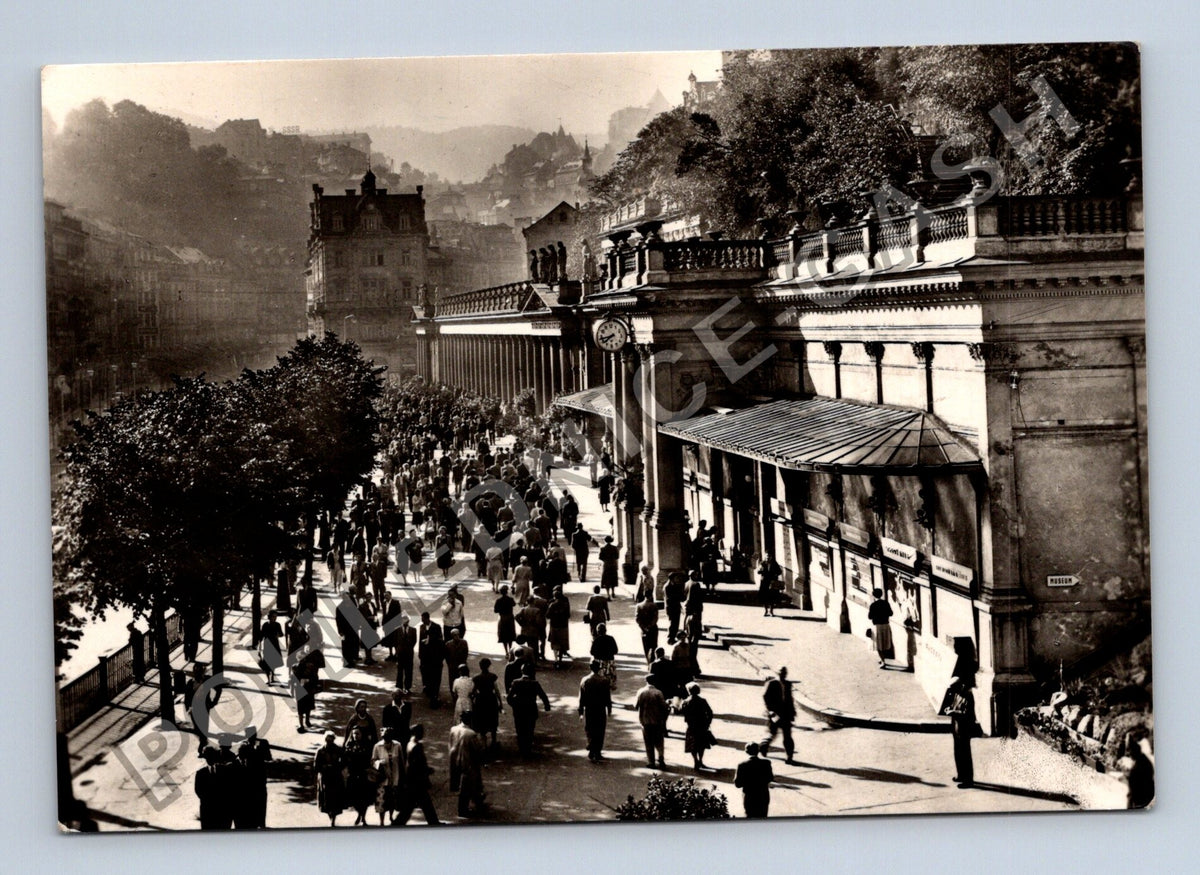 Pohlednice Karlovy Vary Kolonáda Československo-sovětského (M39005)