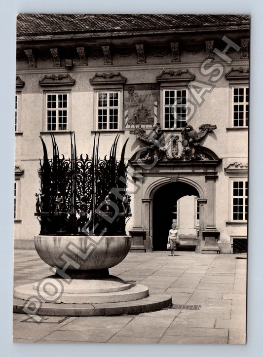 Pohlednice Brno Nová radnice nádvoří kašna 1961 (M39029)