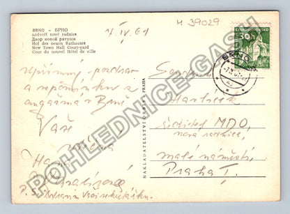 Pohlednice Brno Nová radnice nádvoří kašna 1961 (M39029)