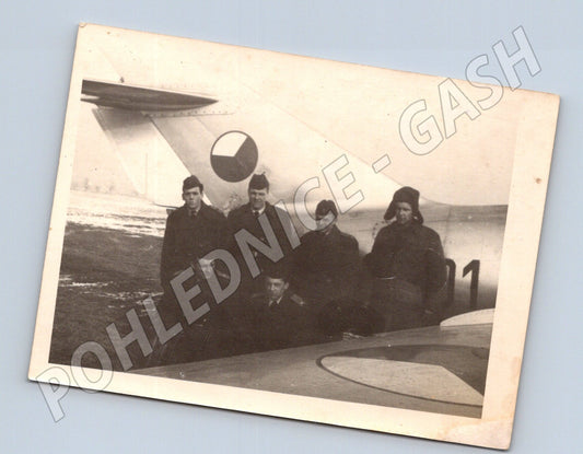 Pohlednice českoslovenští letci u letadla (M3927)