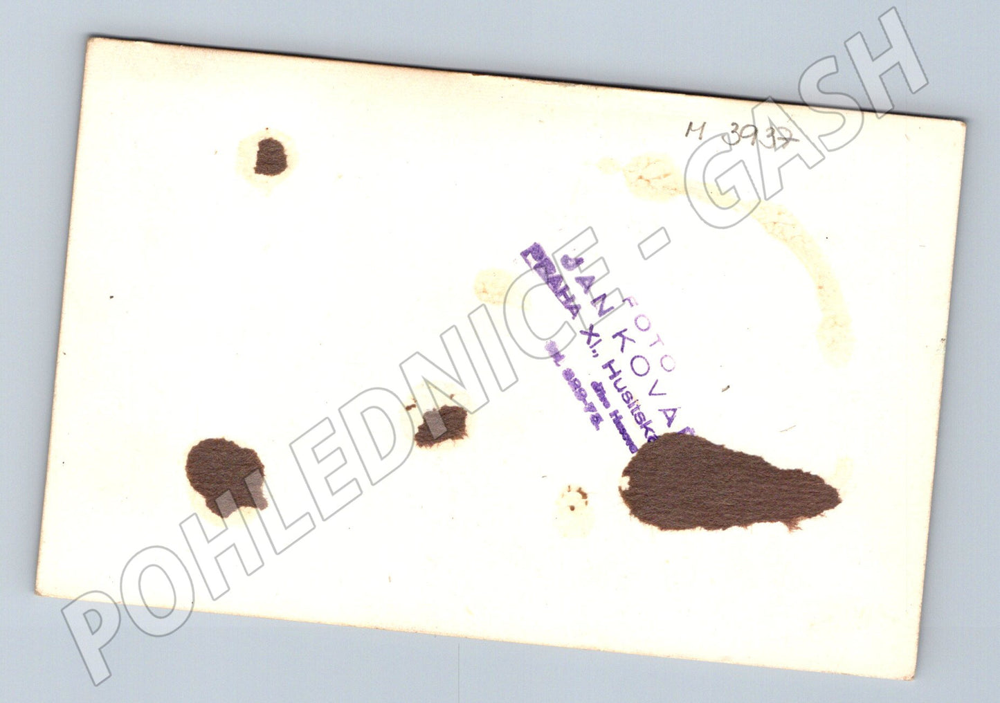 Pohlednice starý automobil – černobílý motiv Praha (M3937)