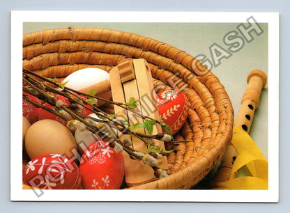 Pohlednice Velikonoční košík s vajíčky a řehtačkou (M39453)