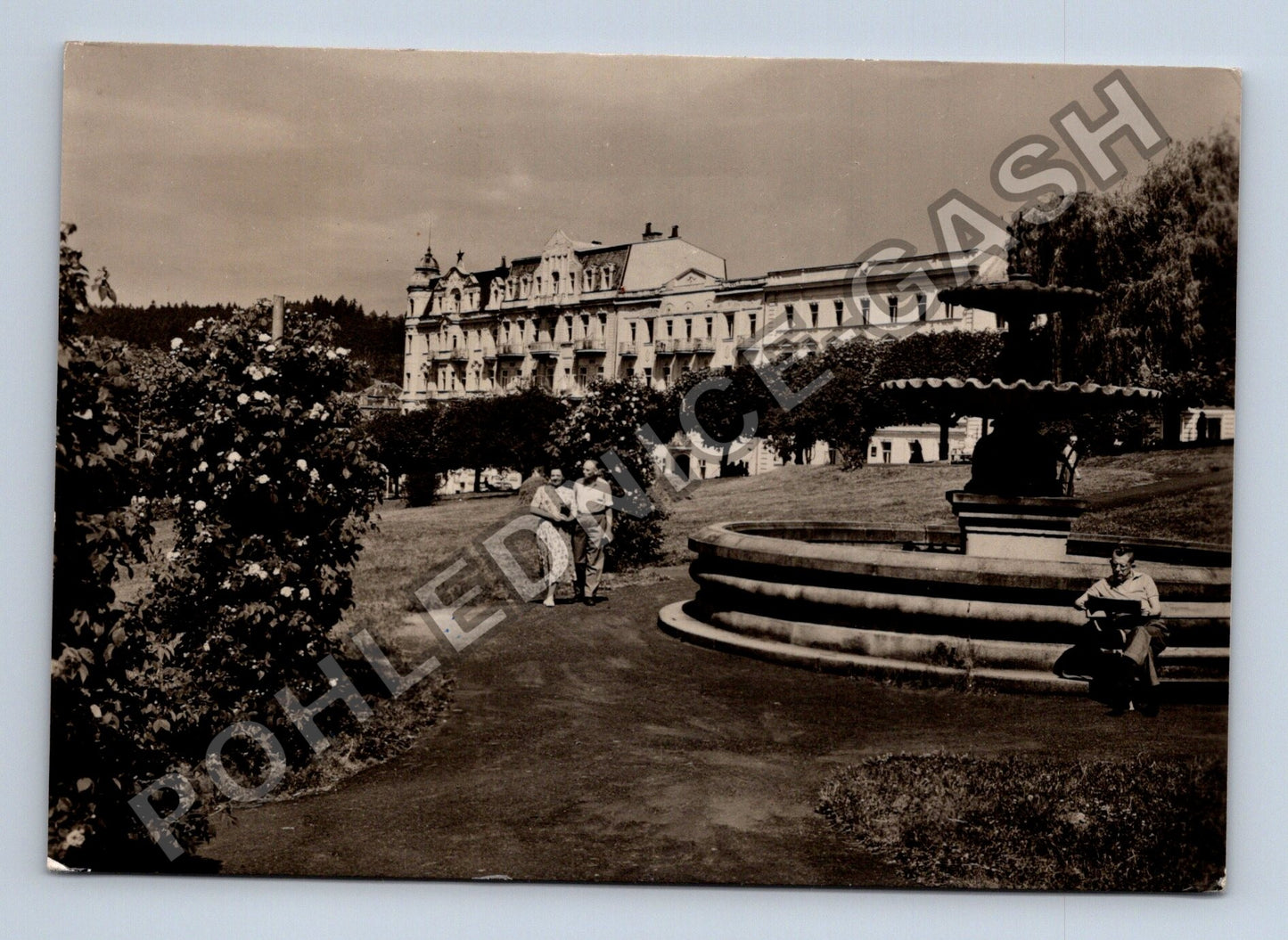 Pohlednice Mariánské Lázně Gottwaldovo náměstí 1958 (M39628)