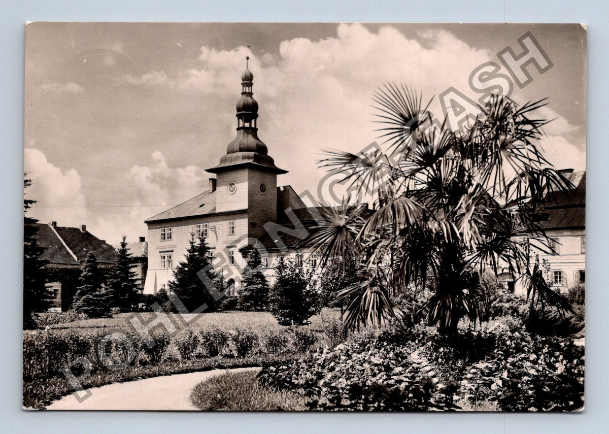 Pohlednice Bělá pod Bezdězem radnice s věží park (M39632)