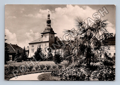 Pohlednice Bělá pod Bezdězem radnice s věží park (M39632)