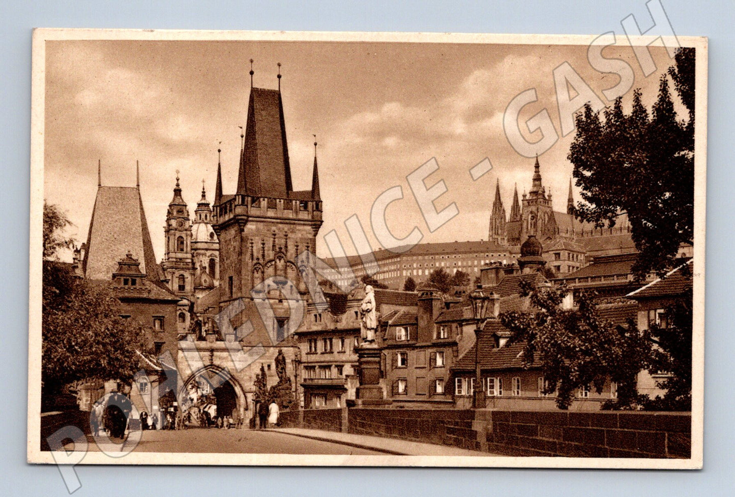 Pohlednice Praha mostecké věže a Pražský hrad (M3970)