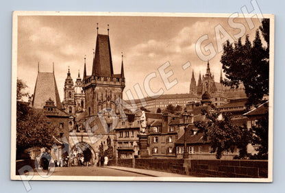 Pohlednice Praha mostecké věže a Pražský hrad (M3970)