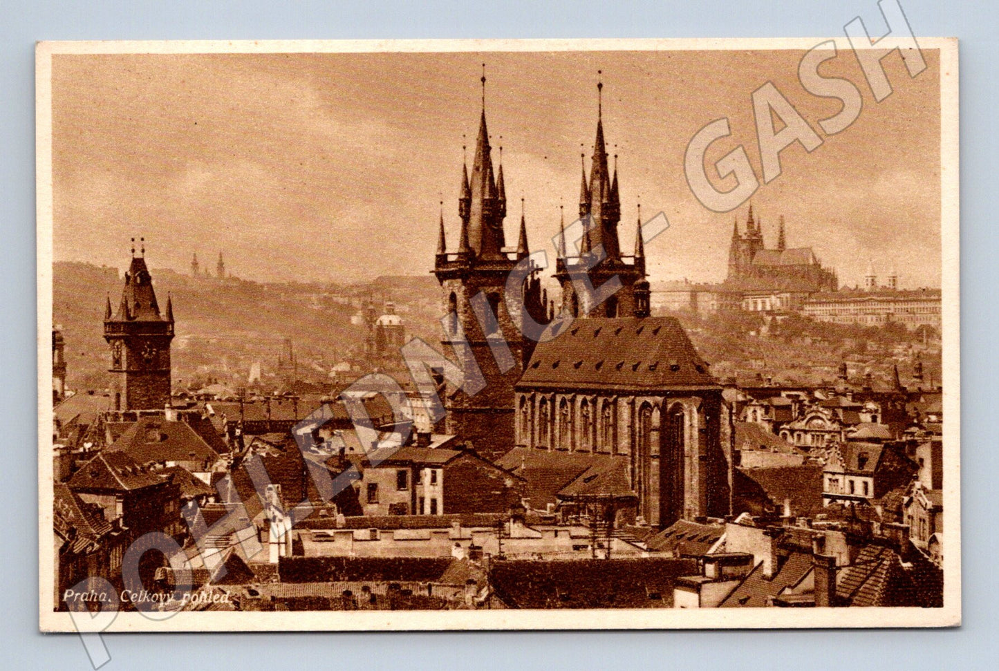 Pohlednice Praha celkový pohled Týnský chrám a Hrad (M3971)