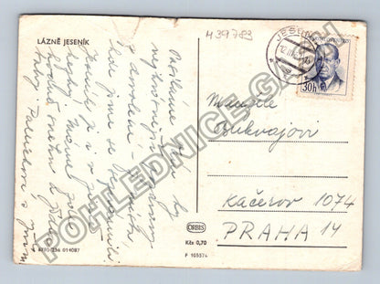 Pohlednice Lázně Jeseník budova s lidmi 1959 (M39783)