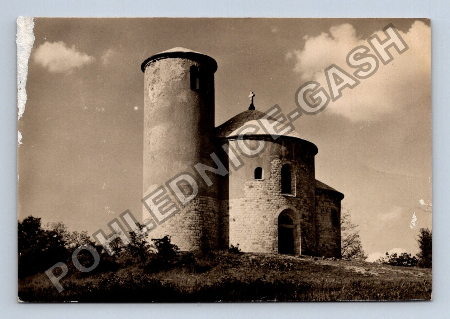 Pohlednice Říp u Roudnice n L kaple sv Jiří 1958 (M39788)