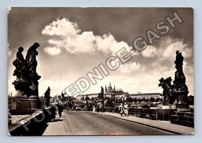Pohlednice Praha Karlův most a Pražský hrad 1964 (M39871)