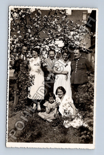 Pohlednice Rodinná fotografie s mužem v uniformě (M39938)