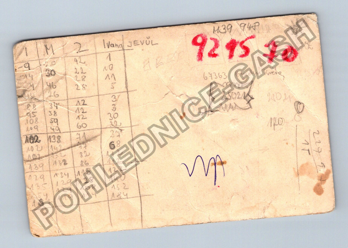 Stará fotografie Žena a dítě v ulicích města (M39948)