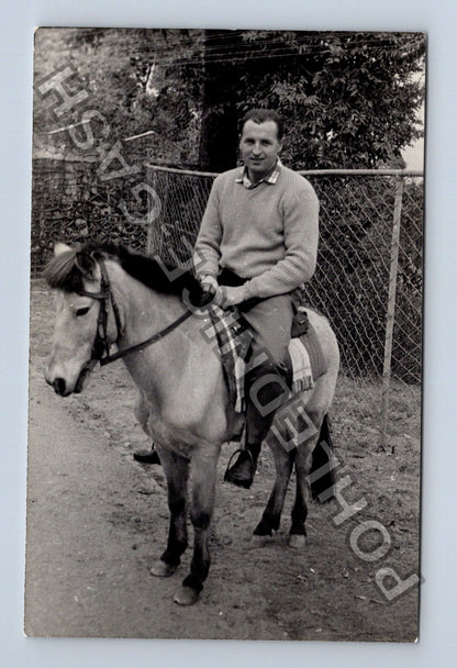 Stará fotografie Muž na koni Darjeeling Indie 1967 (M39960)