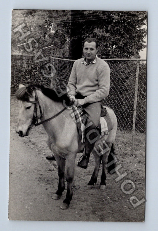 Stará fotografie Muž na koni Darjeeling Indie 1967 (M39960)