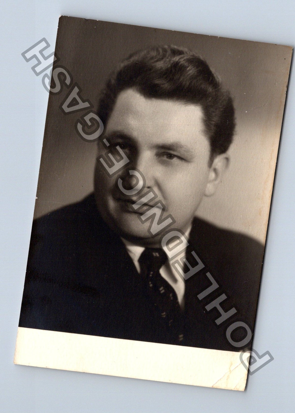 Stará fotografie portrét muže v obleku (M40194)