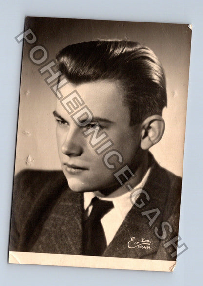 Stará fotografie Mužský portrét ateliér E. J. K. Praha (M40199)