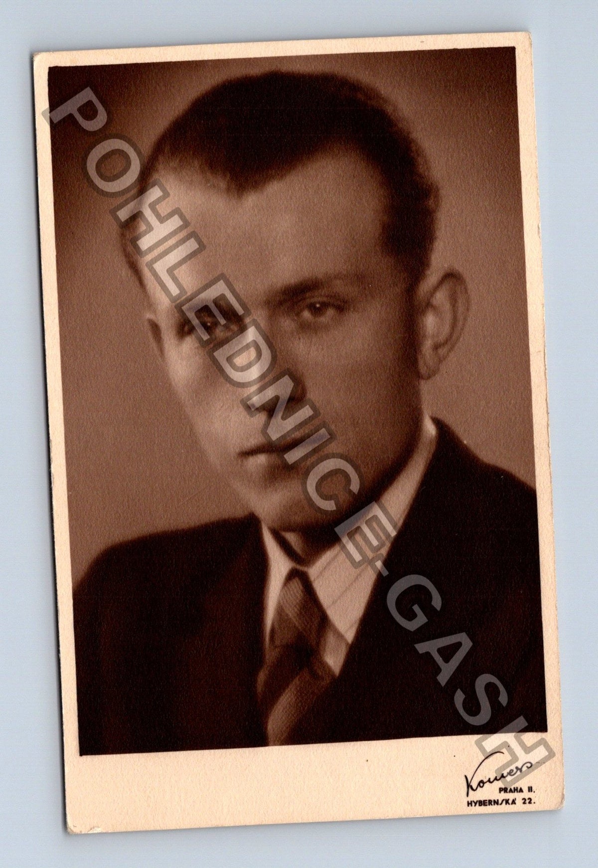 Stará fotografie portrét muže ateliér Kouwers Praha (M40200)