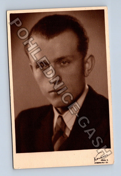 Stará fotografie portrét muže ateliér Kouwers Praha (M40200)