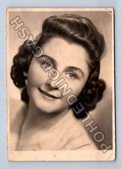 Ateliérová fotografie mladá žena portrét (M40252)