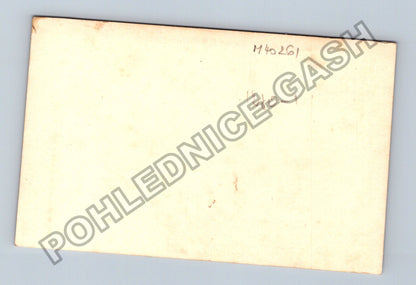 Ateliérová fotografie mladé ženy v krajkové halence (M40261)