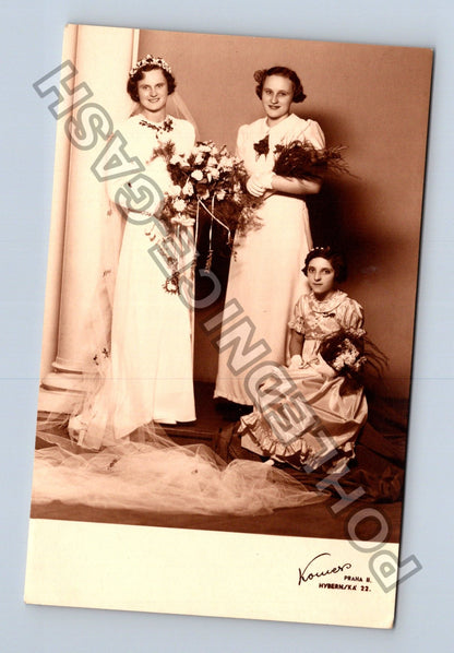 Pohlednice Svatební fotografie nevěsta a družička (M40273)