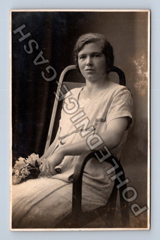 Žena s květinami ateliérová fotografie (M40313)