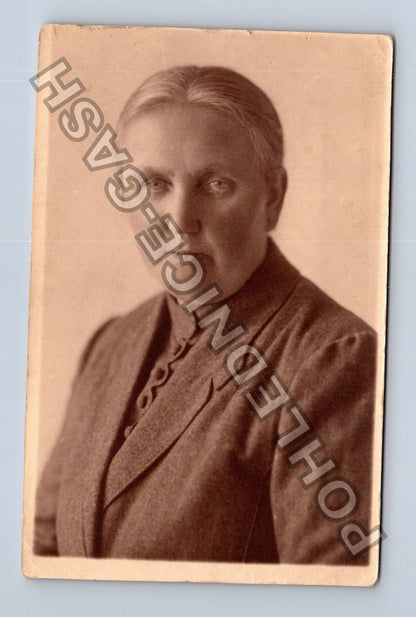 Pohlednice portrét mladé ženy (M40319)
