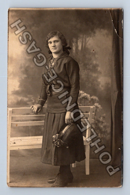 Ateliérová fotografie mladé ženy 1914 (M40321)