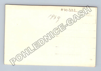 Pohlednice usmívající se žena v kostkovaném saku 1959 (M40332)