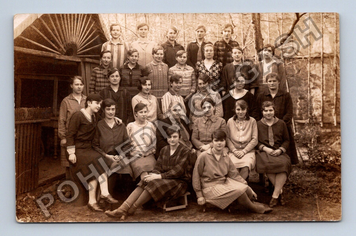 Německo skupinová fotografie žen a dívek (M40340)