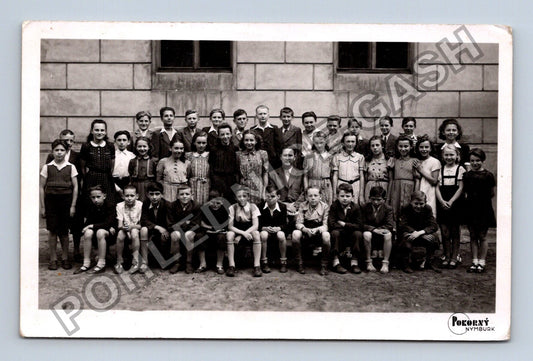 skupinová fotografie dětí a dospělých 1940 (M40351)