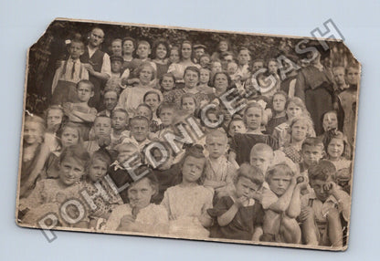 Pohlednice Skupinová fotografie dětí a dospělých (M40385)